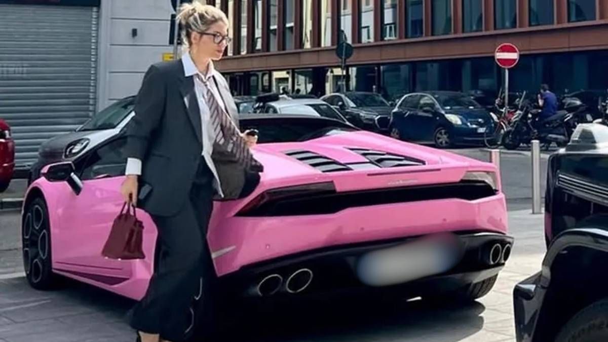 Wanda Nara ploteó su Lamborghini de color rosa. 