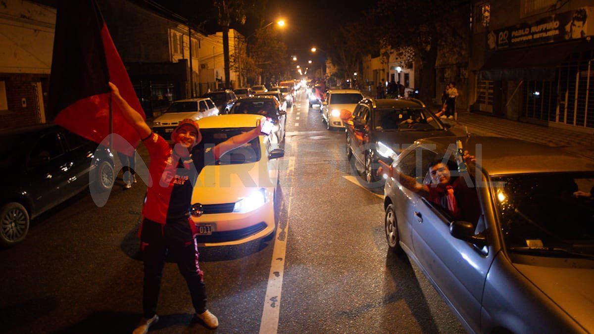 Colón campeón: la pasión sabalera salió de fiesta en las calles de Santa Fe