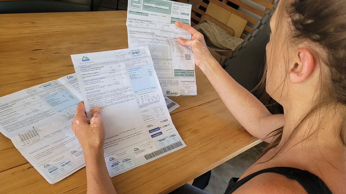 Las boletas por consumo de energía eléctrica son las que mayor carga impositiva tienen. Las boletas por consumo de energía eléctrica son las que mayor carga impositiva tienen.