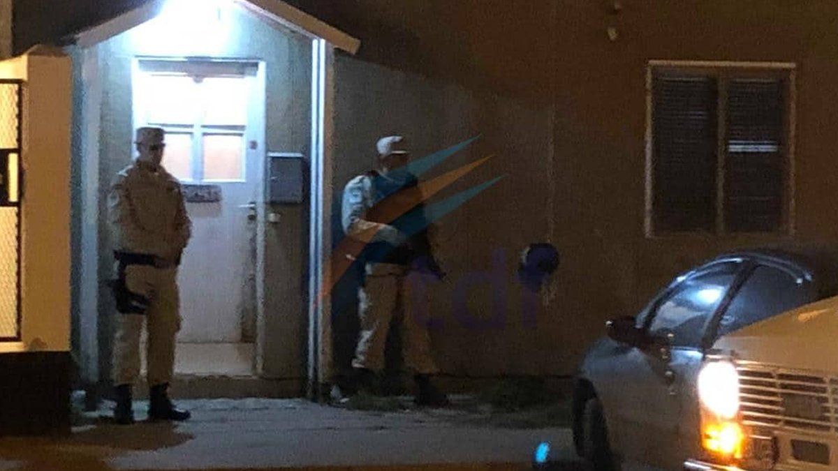 El allanamiento que ejecutaron en la casa en donde fue alojada Eme en la ciudad de Río Grande.