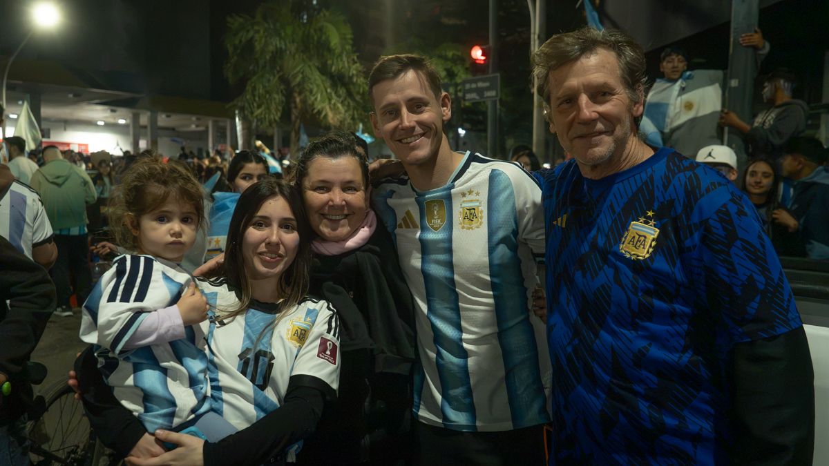 Así festejó Santa Fe la victoria de Argentina contra Inglaterra. Así festejó Santa Fe la victoria de Argentina contra Inglaterra.