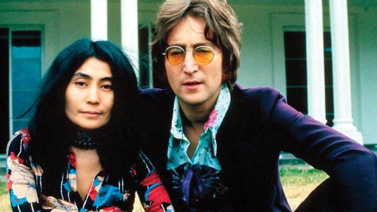 Lennon y Ono estuvieron casados hasta el homicidio del músico, en diciembre de 1980. Estuvieron un tiempo separados a inicios de los 70, cuando John tuvo un romance con una asistente de Yoko