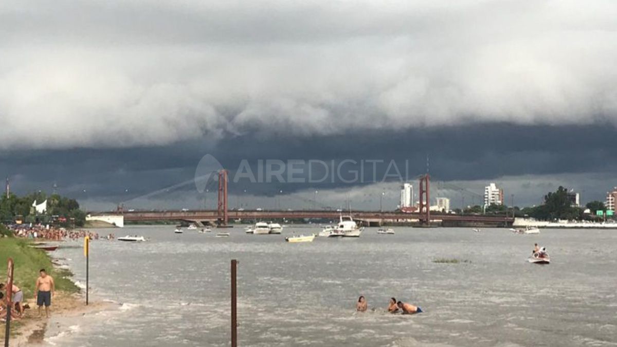 Sistema convectivo de mesoescala en arco multicelular.