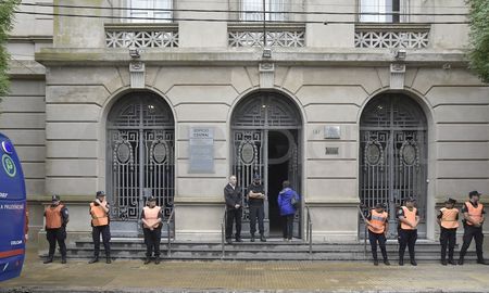Se espera que al menos 400 personas se acerquen a los Tribunales de Dolores para acompañar a los padres de Fernando Báez Sosa. Se espera que al menos 400 personas se acerquen a los Tribunales de Dolores para acompañar a los padres de Fernando Báez Sosa.