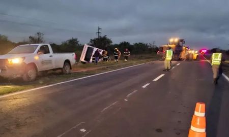 El tránsito fue interrumpido sobre Ruta 11, a la altura de Villa Ocampo, para retirar un camión que salió de la calzada. El tránsito fue interrumpido sobre Ruta 11, a la altura de Villa Ocampo, para retirar un camión que salió de la calzada.