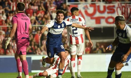 Con goles de Panaro y Martínez, Gimnasia le ganó 2 a 1 a Unión en el 15 de Abril. Con goles de Panaro y Martínez, Gimnasia le ganó 2 a 1 a Unión en el 15 de Abril.