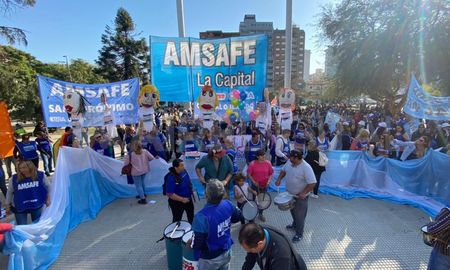 Desde el ministerio de trabajo no descartaron dar marcha atrás con los descuentos siempre que se recupere el contenido no dictado durante las jornadas de paro. Desde el ministerio de trabajo no descartaron dar marcha atrás con los descuentos siempre que se recupere el contenido no dictado durante las jornadas de paro.