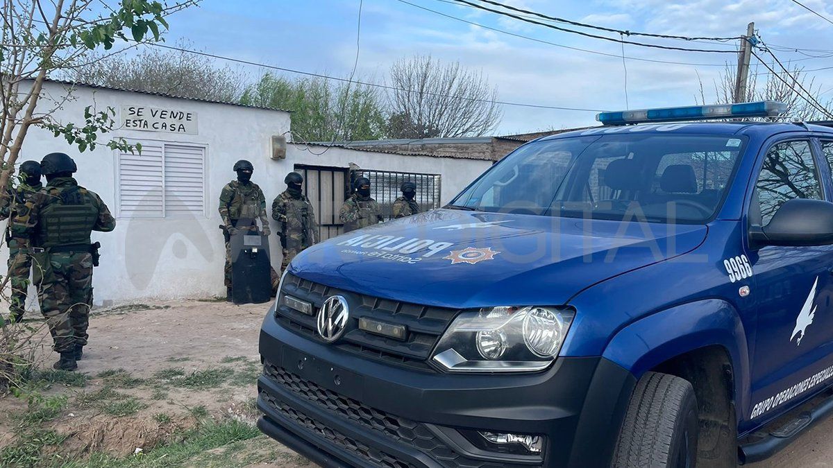 Actualmente se cuenta con dos grandes agrupaciones que contienen la actuación policial operativa y en función judicial: Agrupación Cuerpos y Agrupación Unidades de Orden Público. Actualmente se cuenta con dos grandes agrupaciones que contienen la actuación policial operativa y en función judicial: Agrupación Cuerpos y Agrupación Unidades de Orden Público.