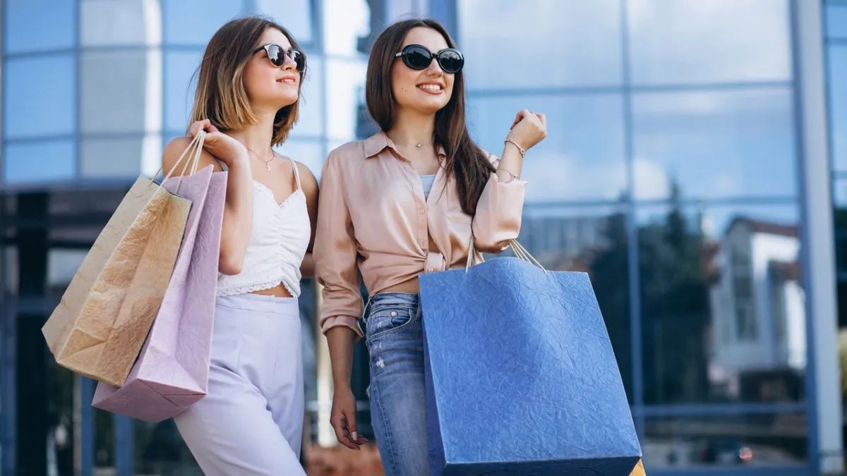 El Paseo La Galería representa el epicentro del nuevo eje corporativo de Asunción, concentrando las principales marcas globales que atraen el turismo de compras regional. El Paseo La Galería representa el epicentro del nuevo eje corporativo de Asunción, concentrando las principales marcas globales que atraen el turismo de compras regional.