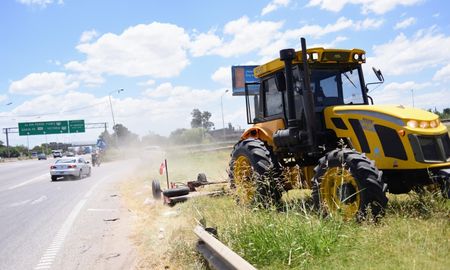 Tras los reclamos, Vialidad Nacional realizó corte de pasto este miércoles en la Circunvalación de Rosario. Tras los reclamos, Vialidad Nacional realizó corte de pasto este miércoles en la Circunvalación de Rosario.