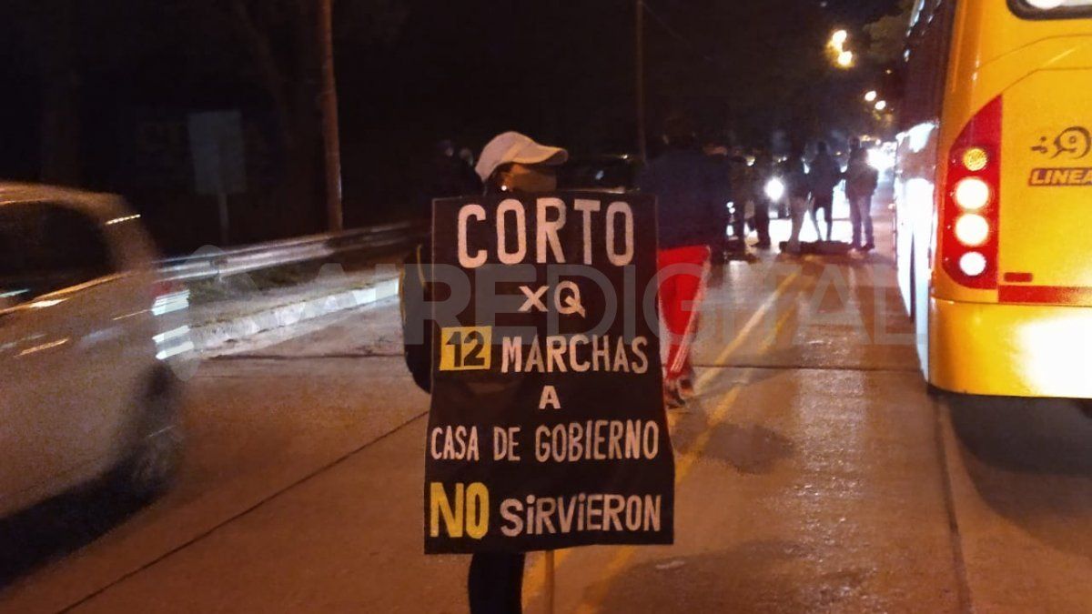 Los manifestantes reclaman la vuelta al trabajo.