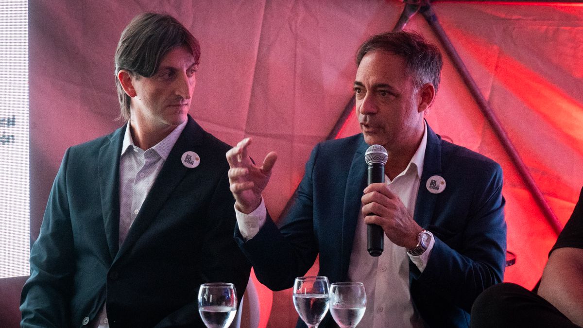 El espacio fue moderado por Nicolás Gancedo e Ignacio Arrillaga, y contó con la participación de Hipólito Ruiz, jefe de Redacción de Aire de Santa Fe, y Matías Tomati, diseñador gráfico y referente en comunicación institucional y relaciones públicas.