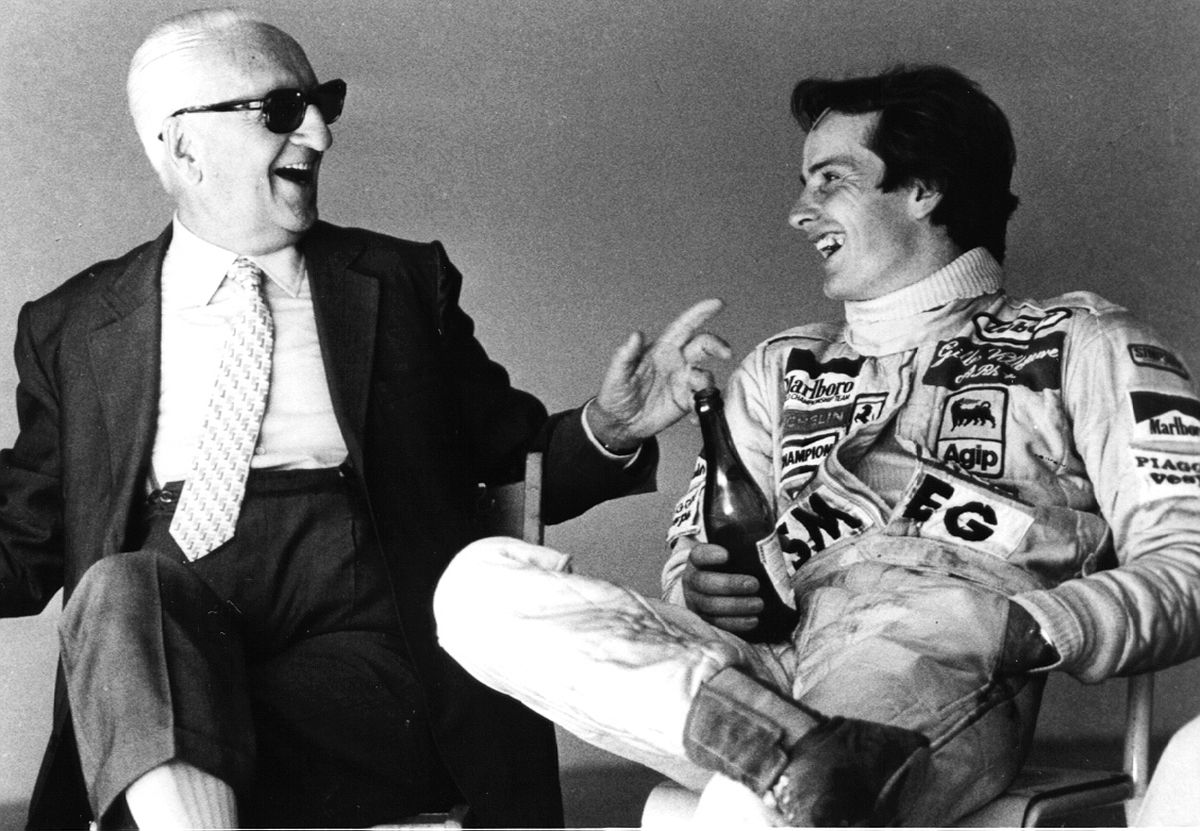 Enzo Ferrari, que difícilmente demostraba sus emociones, hizo un lugar muy especial en su corazón por Villeneuve, y fue el hijo-piloto que Il Commendatore nunca tuvo.