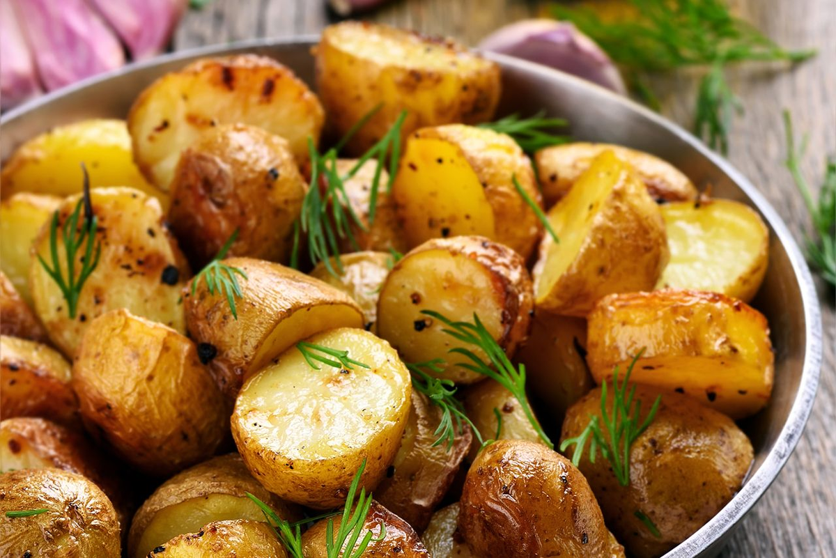 La receta para hacer papas al horno es muy simple, pero tiene sus trucos. La receta para hacer papas al horno es muy simple, pero tiene sus trucos.