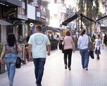El nuevo informe del Centro Comercial de Santa Fe reveló que la ciudad yatiene 940 locales vacíos y una desocupación comercial del 13,2%. El nuevo informe del Centro Comercial de Santa Fe reveló que la ciudad yatiene 940 locales vacíos y una desocupación comercial del 13,2%.