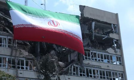 Continúan los ataques cruzados y el saldo de los nuevos bombardeos de Estados Unidos a Irán fueron 14 muertos y 78 heridos. Continúan los ataques cruzados y el saldo de los nuevos bombardeos de Estados Unidos a Irán fueron 14 muertos y 78 heridos.