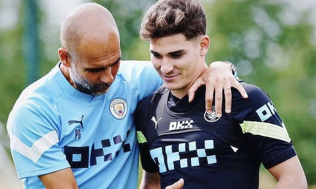 La polémica decisión que tomó Guardiola con Julián Álvarez en la derrota en el clásico La polémica decisión que tomó Guardiola con Julián Álvarez en la derrota en el clásico