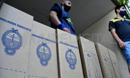 Un total de 104.419 urnas llegarán a los 17.533 locales de todo el territorio nacional asignados a la votación de este domingo. Un total de 104.419 urnas llegarán a los 17.533 locales de todo el territorio nacional asignados a la votación de este domingo.