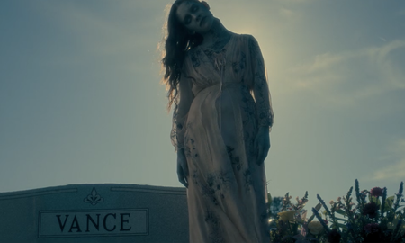 La maldición de Bly Manor: el terror se une al romance en la nueva entrega de la serie antológica de Netflix La maldición de Bly Manor: el terror se une al romance en la nueva entrega de la serie antológica de Netflix