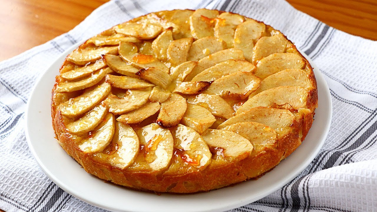 La receta de torta de manzana es muy fácil de seguir en casa. La receta de torta de manzana es muy fácil de seguir en casa.