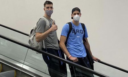 Jugadores de la Selección Argentina de básquet llegaron a Estados Unidos para jugar la gira previa a los Juegos Olímpicos de Tokio. Jugadores de la Selección Argentina de básquet llegaron a Estados Unidos para jugar la gira previa a los Juegos Olímpicos de Tokio.