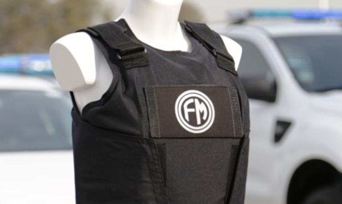 La provincia de Santa Fe le comprará a Fabricaciones Militares 5.500 chalecos antibalas para la Policía por un total de 4.152.559 dólares.