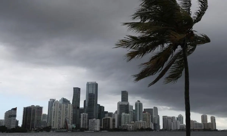 Trump aprueba declaración de emergencia para la costa de Florida por Isaías Trump aprueba declaración de emergencia para la costa de Florida por Isaías