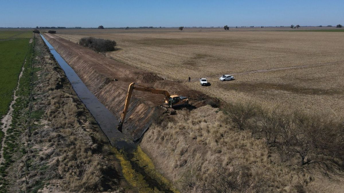 En 2025 el Ministerio de Obras Públicas avanzó con obras y proyectos en las 100 localidades de mayor vulnerabilidad hídrica de la provincia de Santa Fe.