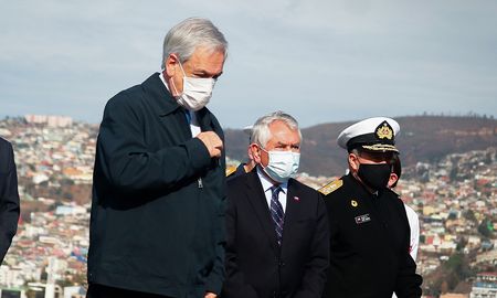 El presidente de Chile, Sebastián Piñera y el ministro de Salud, Enrique Paris. El presidente de Chile, Sebastián Piñera y el ministro de Salud, Enrique Paris.