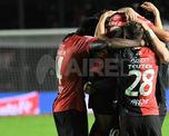 Colón se puso en ventaja sobre Barracas Central a los 39 minutos de juego a través de los pies de Juan Pablo Álvarez. Colón se puso en ventaja sobre Barracas Central a los 39 minutos de juego a través de los pies de Juan Pablo Álvarez.