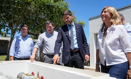 Maximiliano Pullaro inauguró el sistema de provisión de agua potable para Empalme San Carlos. Maximiliano Pullaro inauguró el sistema de provisión de agua potable para Empalme San Carlos.