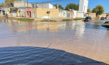 Vecinos de calle Berutti reclaman porque la falta de desagües producen anegamientos. Vecinos de calle Berutti reclaman porque la falta de desagües producen anegamientos.