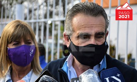 Rossi y Rodenas encabezan la lista La Santa Fe que queremos que compite en la interna del Frente de Todos Rossi y Rodenas encabezan la lista La Santa Fe que queremos que compite en la interna del Frente de Todos