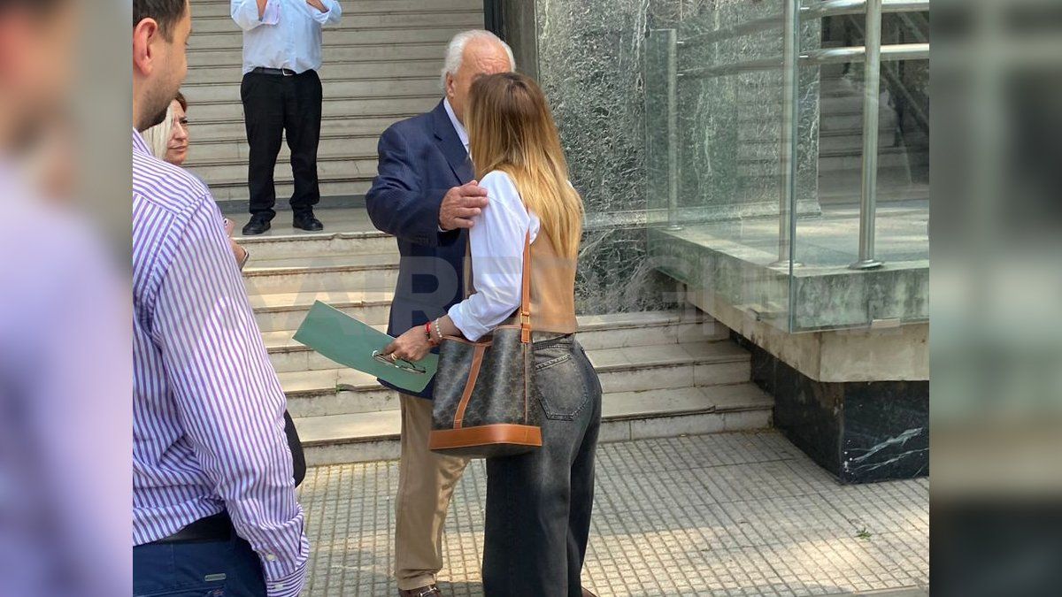 AIRE fue el único medio que registró este jueves el saludo entre el presidente de la Corte Suprema de Justicia de la provincia de Santa Fe, Rafael Gutiérrez, y la diputada provincial Amalia Granata. AIRE fue el único medio que registró este jueves el saludo entre el presidente de la Corte Suprema de Justicia de la provincia de Santa Fe, Rafael Gutiérrez, y la diputada provincial Amalia Granata.