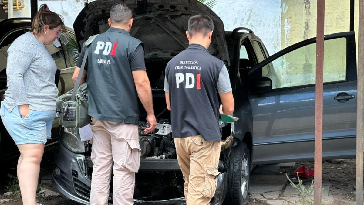 Incendiaron un auto en el barrio El Pozo