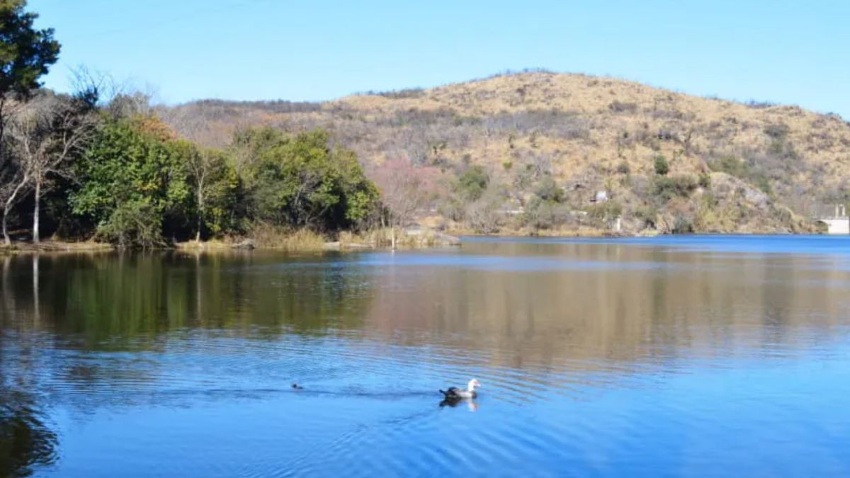 Las aguas cristalinas del Lago La Quintana invitan a relajarse