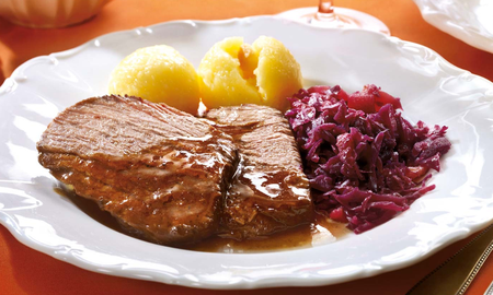 El rheinischer sauerbraten es un plato de Alemania que lleva ingredientes sencillos de conseguir y destaca por su singular forma de hacer. El rheinischer sauerbraten es un plato de Alemania que lleva ingredientes sencillos de conseguir y destaca por su singular forma de hacer.
