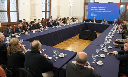 El segundo encuentro de la Mesa de Diálogo por la Seguridad se desarrolló este lunes en Casa de Gobierno. El segundo encuentro de la Mesa de Diálogo por la Seguridad se desarrolló este lunes en Casa de Gobierno.