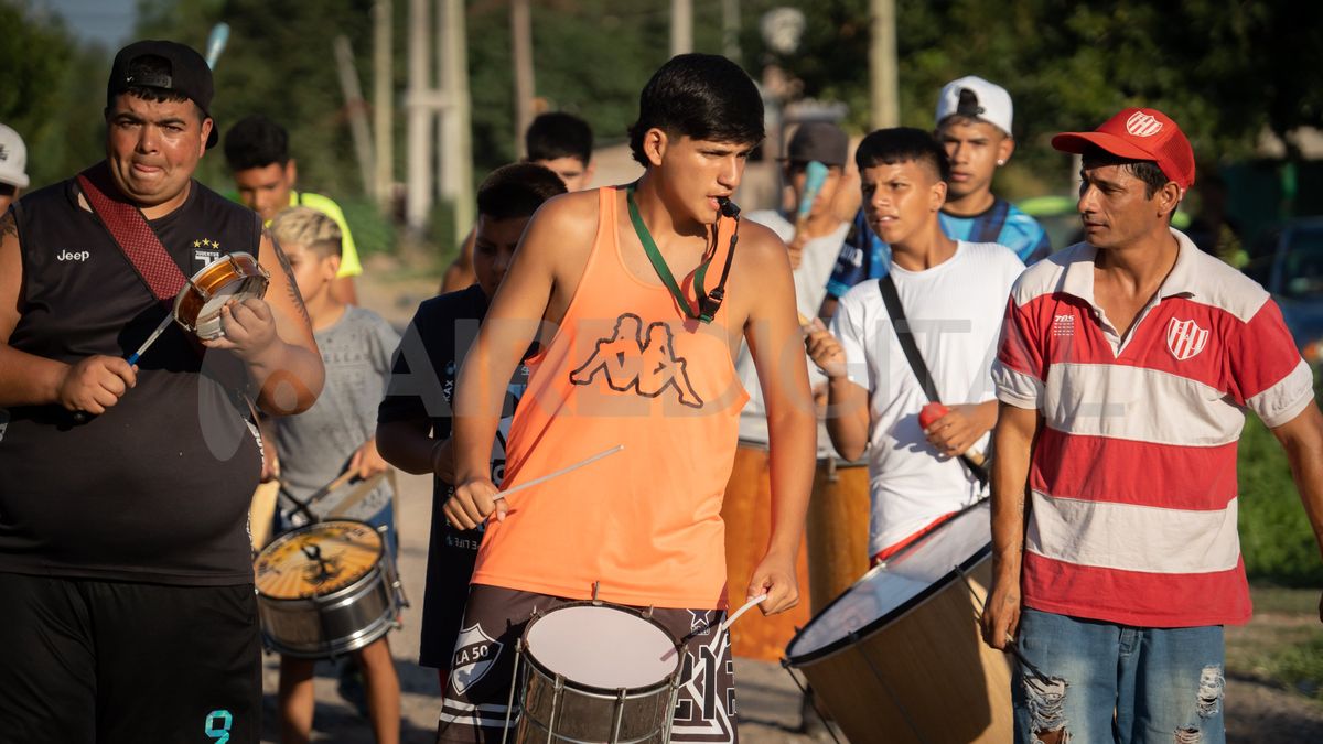 Emiliano Cabral es el director de percusión de la comparsa Herederos del Sol de Loyola Sur.&nbsp;