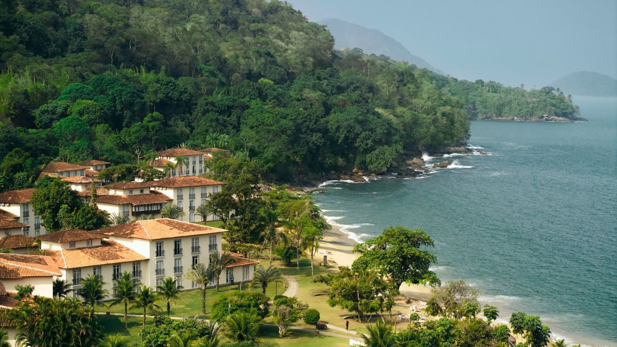 La arquitectura de los resorts en Bahía y Río de Janeiro respeta la topografía original