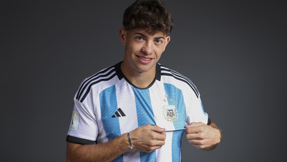 La foto de Agustín Giay con la camiseta de un club santafesino que se volvió viral tras su citación a la Selección