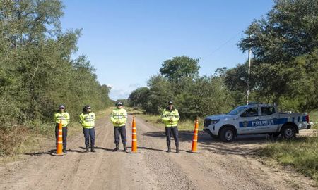 Restos óseos aparentemente triturados y un dije, entre otros elementos, fueron hallados durante los rastrillajes que se realizaron en un río cerca de la chanchería de Emerenciano Sena. Restos óseos aparentemente triturados y un dije, entre otros elementos, fueron hallados durante los rastrillajes que se realizaron en un río cerca de la chanchería de Emerenciano Sena.