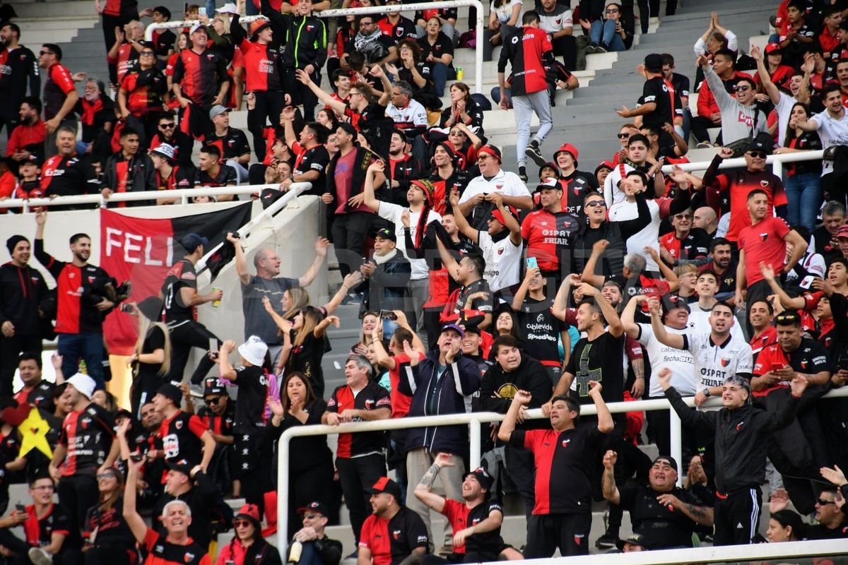 Finalmente la policía no habilitó que hinchas de Colón viajen a Río Cuarto este fin de semana. Finalmente la policía no habilitó que hinchas de Colón viajen a Río Cuarto este fin de semana.