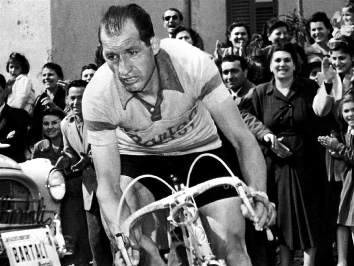 Merced a sus brillantes conquistas, Bartali fue muy popular y admirado en su época. Era el ícono deportivo de Italia y, cuando estaba en lo más alto de su carrera, debió interrumpirla en 1939 cuando se desencadenó la Segunda Guerra Mundial.