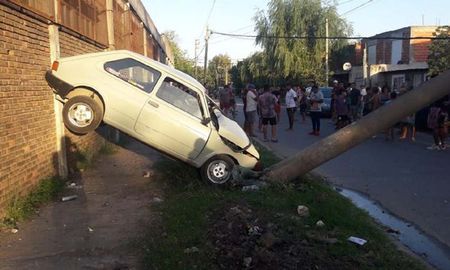 En el accidente perdió la vida Lisandro Aranda Teves, de 47 años, quien circulaba en bicicleta junto a su hijo de cinco años de edad. En el accidente perdió la vida Lisandro Aranda Teves, de 47 años, quien circulaba en bicicleta junto a su hijo de cinco años de edad.