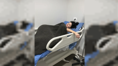 Kylie Jenner subió una foto desde la camilla del hospital y despertó las alertas