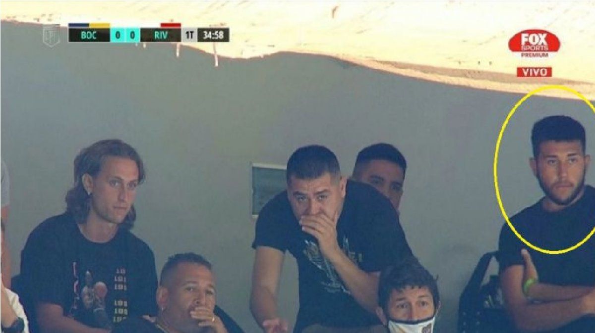 El hijo de Riquelme estuvo en el Superclásico tras volver de un viaje de egresados con contagiados de covid-19