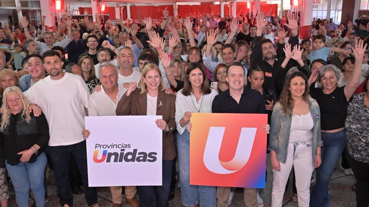 Más de 1.500 referentes de todos los barrios de Rosario se reunieron en un almuerzo.