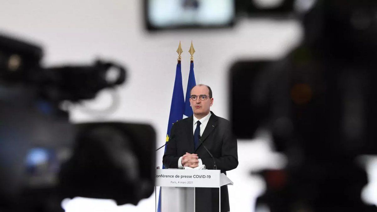 El gobierno francés busca endurecer las restricciones y principalmente en las zonas más afectadas.