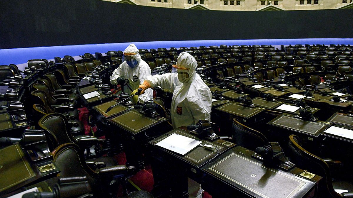 Se realizaron tareas de limpieza y desinfecci&oacute;n en todos aquellos lugares en donde estuvieron los diputados durante la sesi&oacute;n del dia jueves pasado.